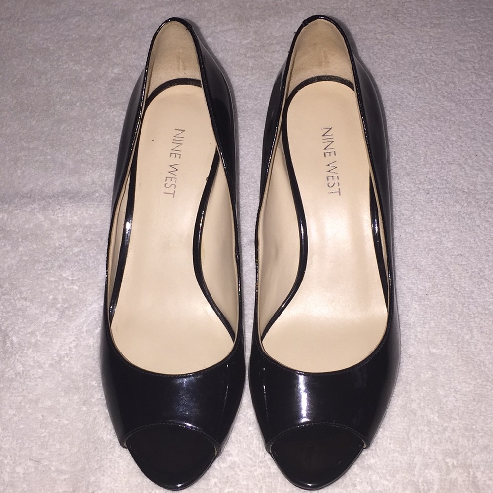 Nine West black leather heels, size 7M.